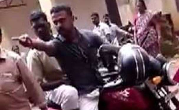 ഒറ്റപ്പാലത്ത് മാധ്യമപ്രവര്ത്തകരെ ആക്രമിച്ച കേസ്; രണ്ടു പേര് കീഴടങ്ങി