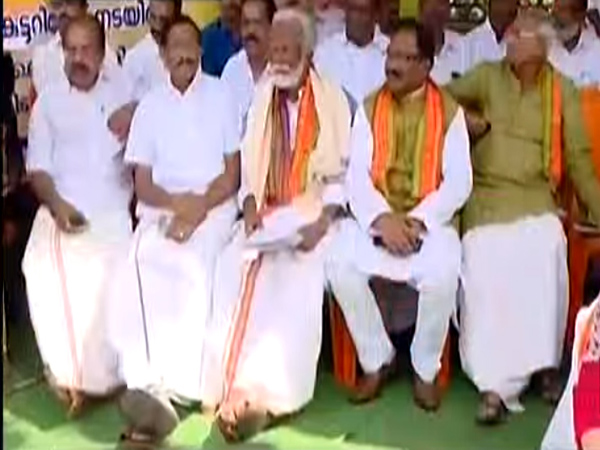 സംസ്ഥാന സര്‍ക്കാരിനെതിരെ കുമ്മനം രാജശേഖരന്‍ ഉപവാസ സമരം തുടങ്ങി