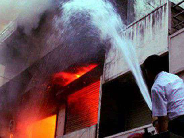 കോട്ടയം നഗരത്തില്‍ തീപിടുത്തം: ഹൈപ്പര്‍മാര്‍ക്കറ്റ്‌ കത്തി നശിച്ചു