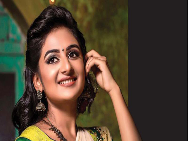 കാളിദാസിന്റെ നായികയായി എസ്തര്‍ എത്തുന്നു !!