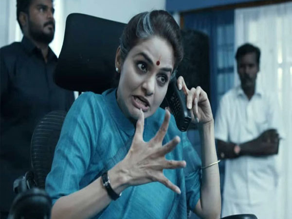 വില്ലത്തിയായി ഞെട്ടിച്ച് മധുബാല