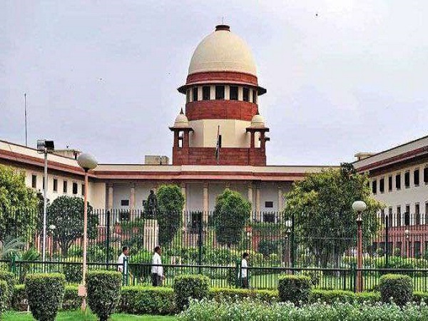 മരട് ഫ്ലാറ്റ് : ഹര്‍ജി അടിയന്തരമായി പരിഗണിക്കില്ലെന്ന് സുപ്രീംകോടതി