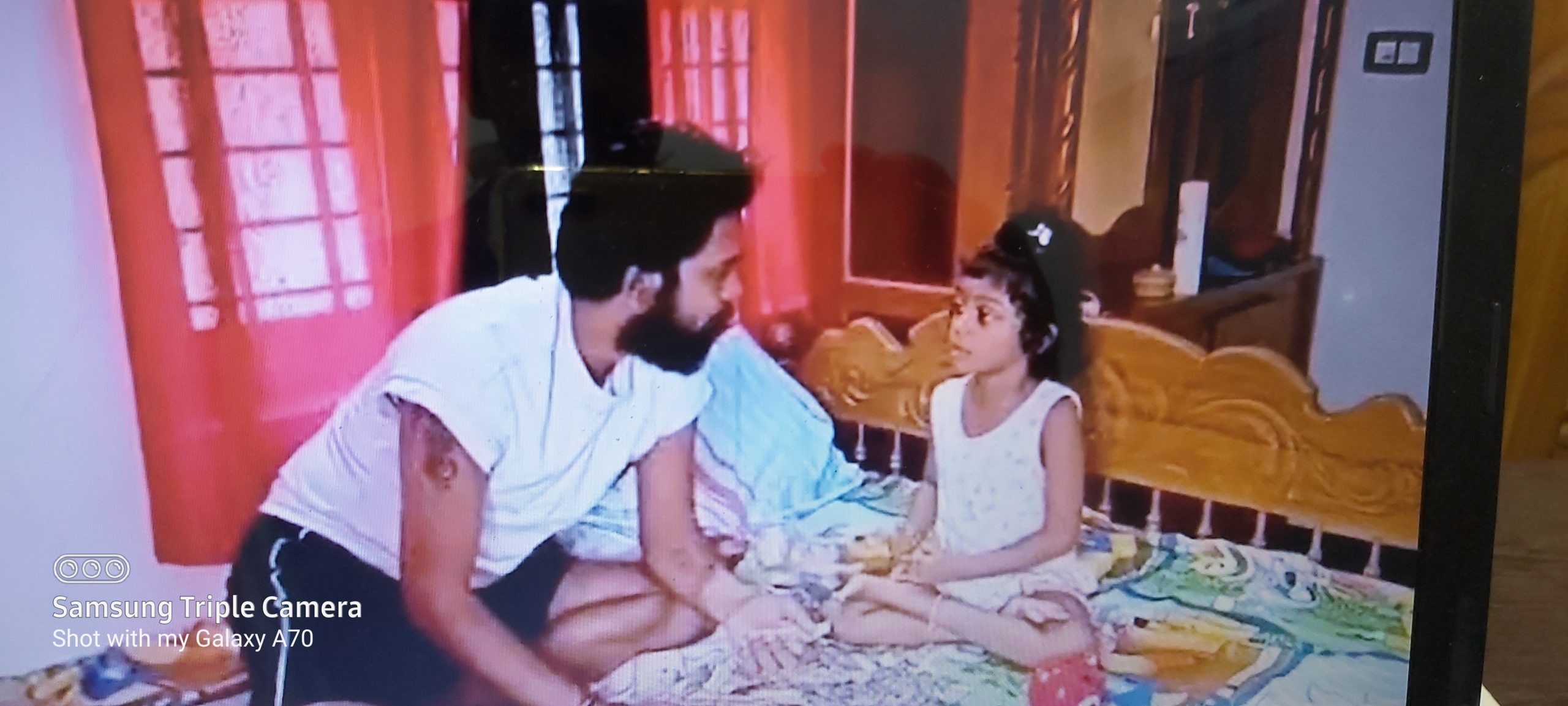 മുഖ്യമന്ത്രിയുടെ ദുരിതാശ്വാസനിധിയിലേക്ക് സൈക്കിൾ വാങ്ങാൻ കരുതിവെച്ച തുക കൈമാറി നാലുവയസ്സുകാരി ശ്രീധ്യാന