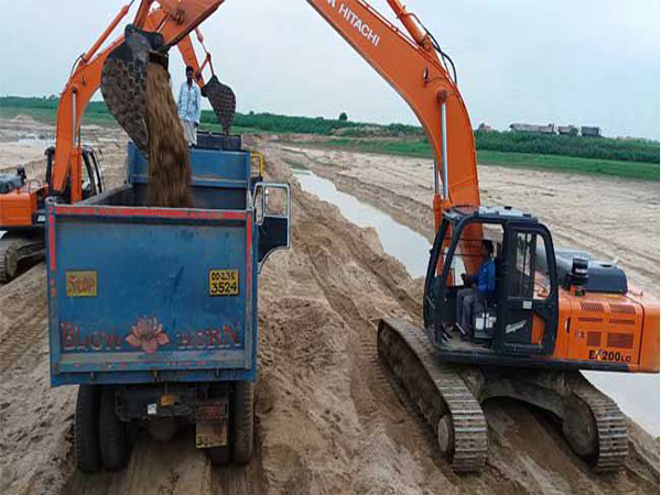 പ​മ്ബ​യി​ലെ മ​ണ​ലെ​ടു​പ്പ് നി​ര്‍​ത്തി; വ​നം സെ​ക്ര​ട്ട​റി​യു​ടെ ഉ​ത്ത​ര​വി​റ​ങ്ങി