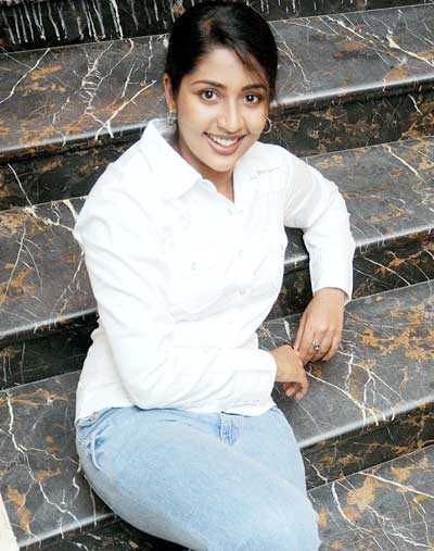 ലോക്ഡൗണിനുശേഷം ആദ്യ ഷൂട്ടിനൊരുങ്ങി നടി നവ്യാനായര്‍