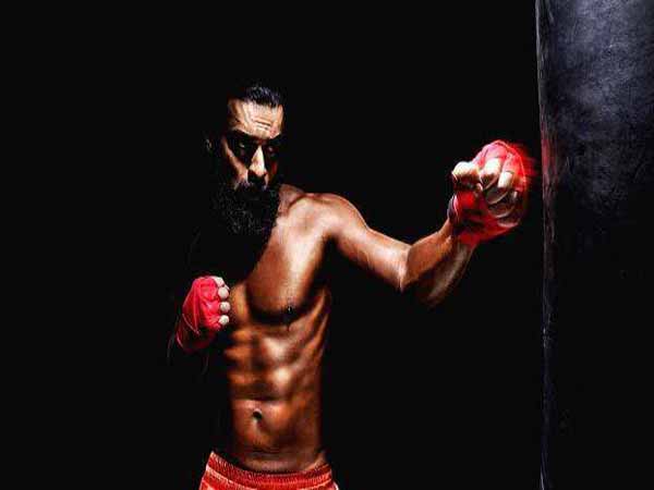 ബോക്സറായി ടൊവിനോ, സിക്സ് പാക്ക് ചിത്രം വെെറലാകുന്നു