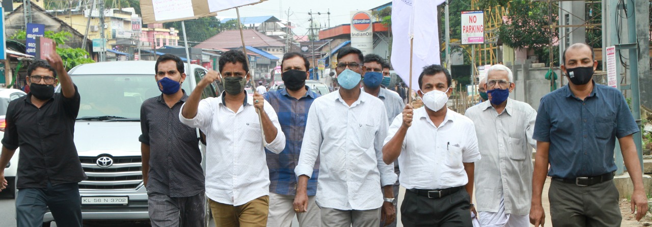 വ്യാപാരികള്‍ പ്രതിഷേധ പ്രകടനം നടത്തി