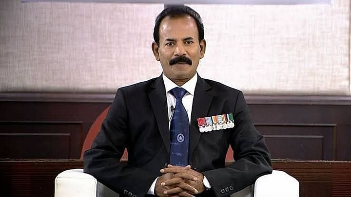 മേജര്‍ രവിയെ ആഘോഷിക്കാന്‍ ചില്ലറ ഉളുപ്പ്കേടൊന്നും പോരാ; വി.ആര്‍ അനൂപ്