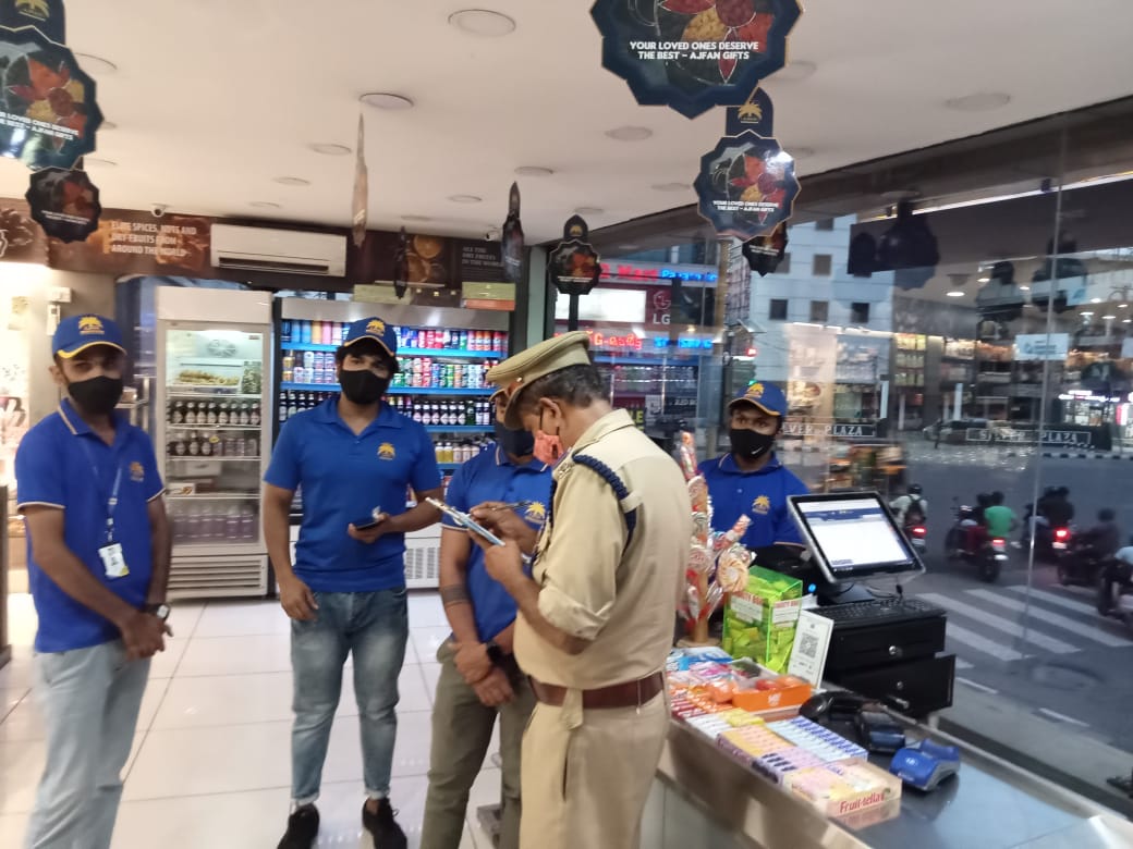 കോഴിക്കോട് കോവിഡ് നിയന്ത്രണങ്ങൾ പാലിക്കാത്ത സ്ഥാപനങ്ങൾക്കെതിരെ നടപടി