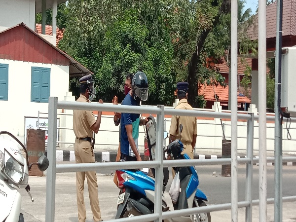 ലോക്ക്ഡൗൺ; കൊയിലാണ്ടിയിൽ പരിശോധന കർശനമാക്കി പോലീസ്
