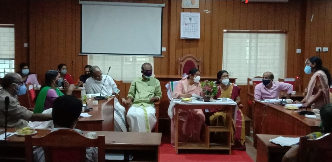 കൊയിലാണ്ടി നഗരസഭയിൽ  നിയുക്ത MLA കാനത്തിൽ ജമീല   കൊവിഡ് പ്രതിരോധ അവലോകന യോഗം നടത്തി