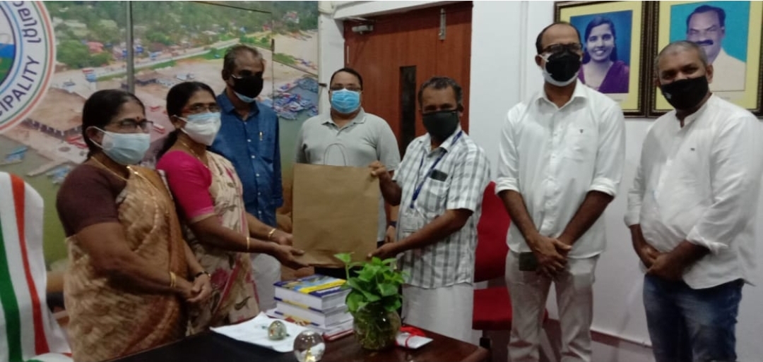 കോവിഡ് പ്രതിരോധ പ്രവർത്തനത്തിന് ഓക്സിമീറ്ററുകൾ നൽകി