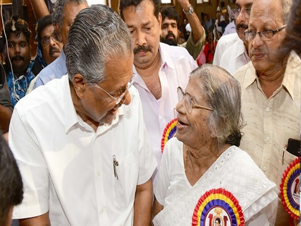 ‘ജീവിതത്തെ നാടിന്റെ മോചനത്തിനുള്ള പോരാട്ടത്തിന്റെ വീരേതിഹാസമാക്കി മാറ്റിയ ധീര നായിക’; ഗൗരിയമ്മയെ അനുശോചിച്ച് പിണറായി വിജയന്‍