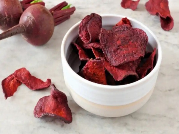 ചായയോടൊപ്പം കഴിക്കാൻ ബീറ്റ്റൂട്ട് ചിപ്സ് തയ്യാറാക്കാം