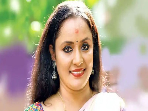 വീട്ടിൽ ഉപ്പും മുളകിന്റെ റിപ്പീറ്റ് പോലും വെക്കാൻ സമ്മതിക്കില്ല, കാരണം പറഞ്ഞു നിഷ സാരംഗ്