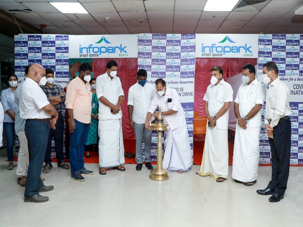 ഇന്‍ഫോപാര്‍ക്കില്‍ മാസ് വാക്‌സിനേഷന്‍ ക്യാമ്പ്് തുടങ്ങി use