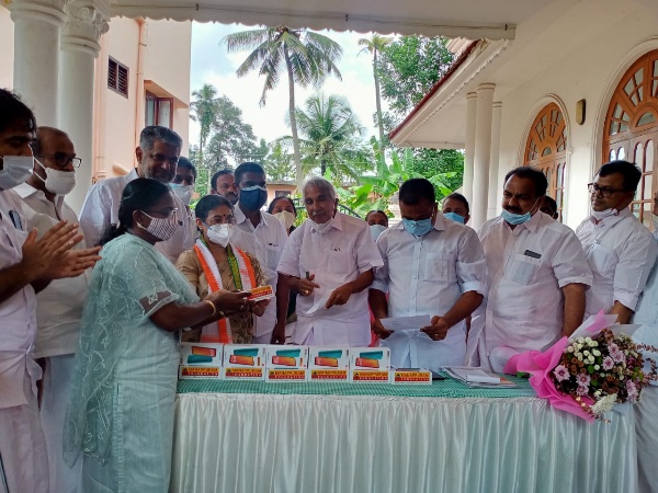 നിർധനരായ വിദ്യാർത്ഥികൾക്ക് മണപ്പുറം ഫൗണ്ടേഷൻ മൊബൈൽ ഫോണുകൾ നല്കും