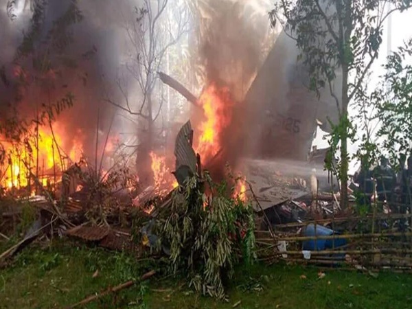 ഫിലിപ്പിന്‍സില്‍ സൈനിക വിമാനം തകര്‍ന്നു വീണു; വിമാനത്തിലുണ്ടായിരുന്നത് 85 പേര്‍