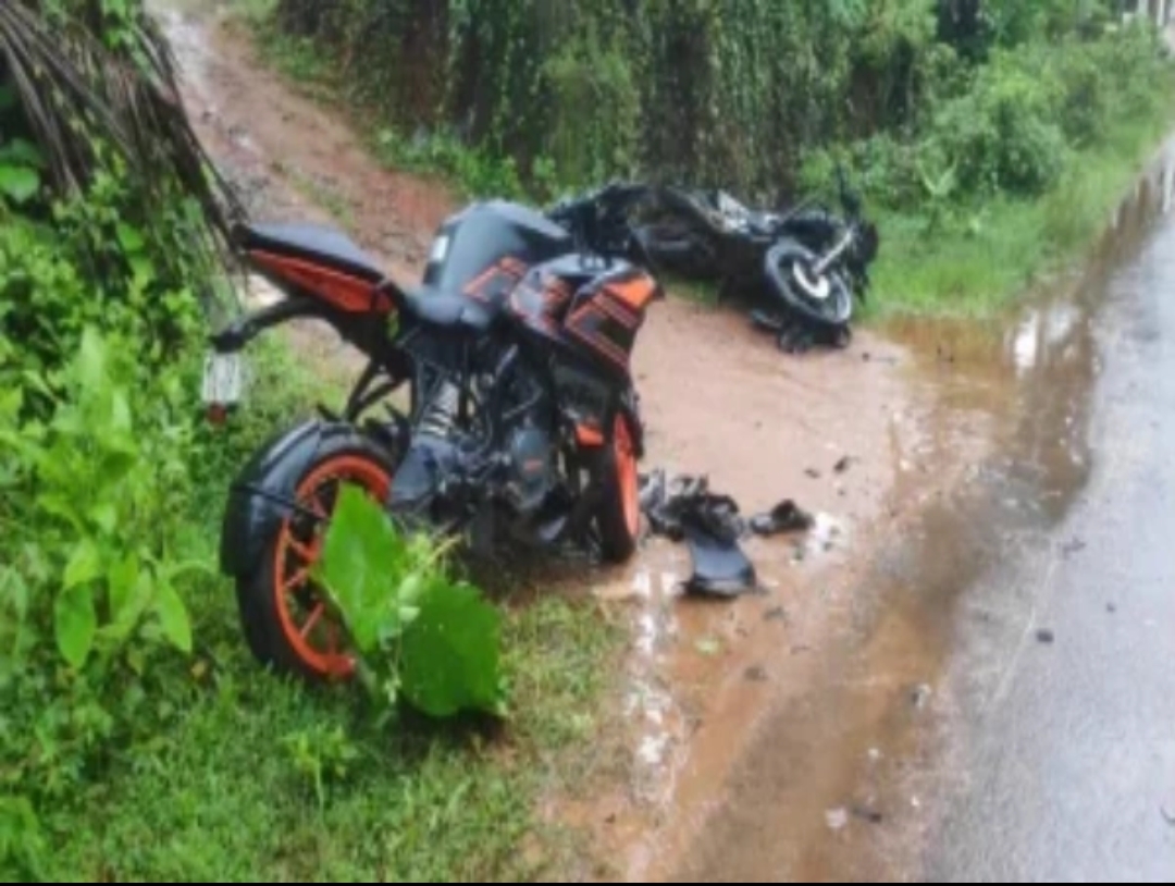 കോഴിക്കോട്ട്  തീക്കുനിയിൽ ബൈക്കുകള്‍ കൂട്ടിയിടിച്ചു; മൂന്നുയുവാക്കള്‍ മരിച്ചു