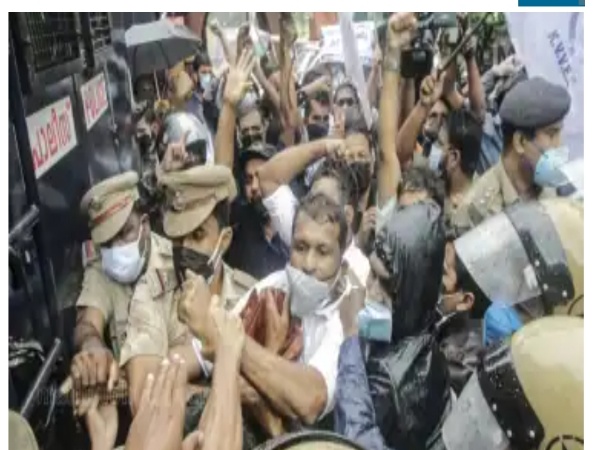 കടകൾ തുറക്കുന്നതുമായി ബന്ധപ്പെട്ട് വ്യാപാരികളുമായി ചർച്ചയ്ക്ക് തയ്യാറെടുത്ത് സർക്കാർ.
