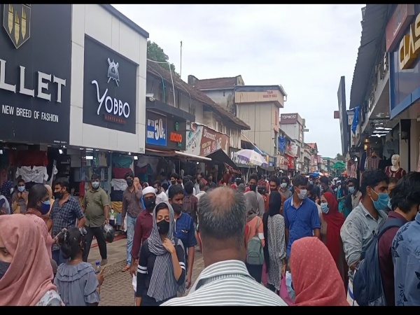 മൂന്ന് ദിവസത്തെ പെരുന്നാൾ ഇളവുകൾക്ക് ശേഷം സംസ്ഥാനം ഇന്ന് മുതൽ വീണ്ടും നിയന്ത്രണങ്ങളിലേക്ക്