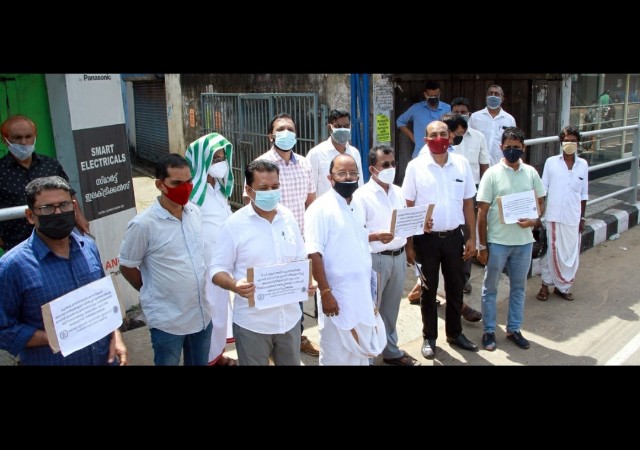 വ്യാപാരികൾ കടയടപ്പ് സമരം നടത്തി