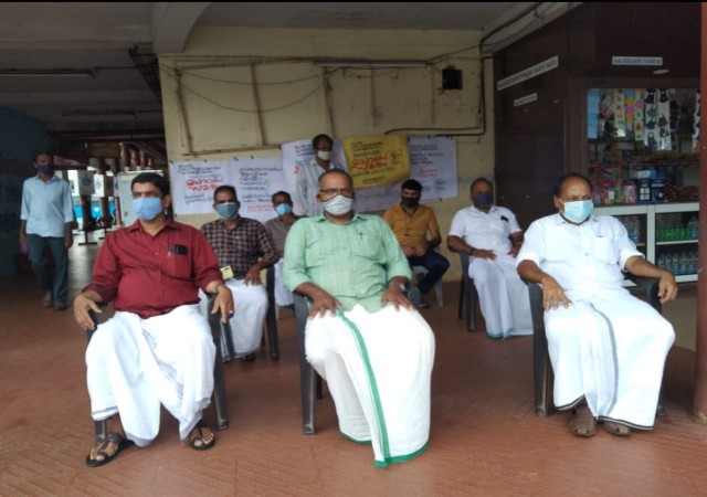 ബസ്സ് ഓപ്പറേറ്റേഴ്സ് അസോസിയേഷൻ ഉപവാസ സമരം നടത്തി