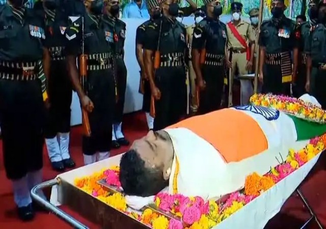 വീരമൃത്യുവരിച്ച ശ്രീജിത്തിന് നാടിന്റെ അന്ത്യാഞ്ജലി; ശവസംസ്‌കാരം അല്‍പസമയത്തിനകം