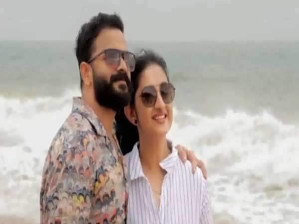 സോഷ്യൽ മീഡിയയിൽ തരംഗമായി സരിതയ്ക്കൊപ്പം ജയസൂര്യയുടെ പുതിയ ചിത്രം