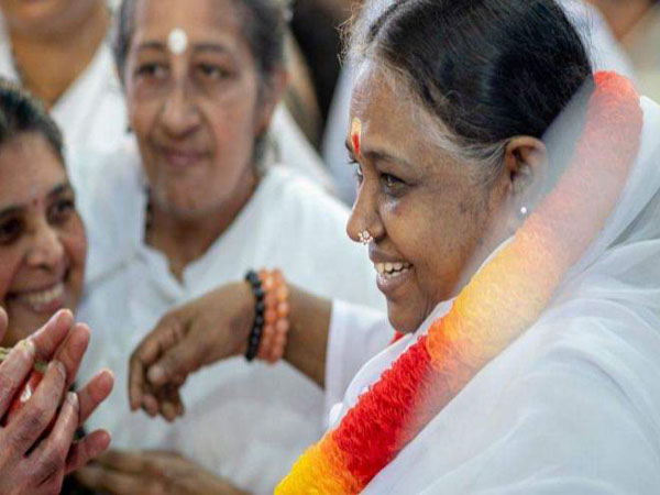 മാതാ അമൃതാനന്ദമയിക്ക് ഇന്ന് ജന്മദിനം; ആഘോഷങ്ങളില്ല, സാധനാദിനമായി ആചരിക്കും