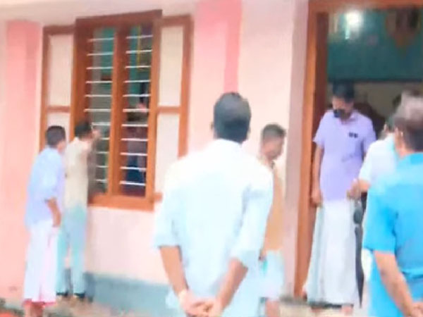 കുര്‍ബാന പരിഷ്കരണം: ഇടയലേഖനം കത്തിച്ച് പ്രതിഷേധം