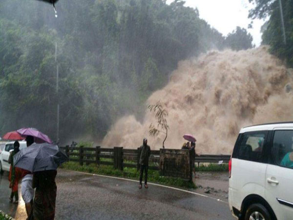 ദുരിതപ്പെയ്ത്തില്‍ മരണം നാലായി; 13 ജില്ലകളിലും ജാഗ്രതാ നിര്‍ദേശം !