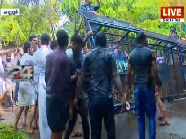 കണ്ണൂർ സർവകലാശാല നിയമന വിവാദം; യൂത്ത് കോൺഗ്രസ് മാർച്ചിൽ സംഘർഷം