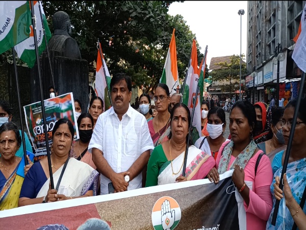 മഹിളാ കോൺഗ്രസ്സ്ൻ്റെ നേതൃത്വത്തിൽ അമ്മ നടത്തം ഒറ്റവരി ജാഥ സംഘടിപ്പിച്ചു