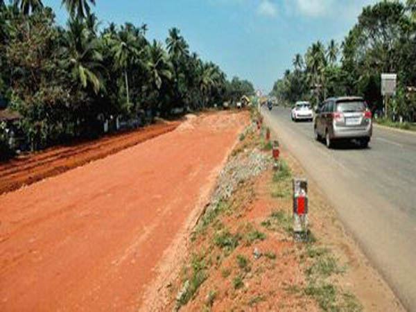 ദേശീയ പാത വികസനം കളിമണ്ണ് കടത്ത് വ്യാപകം.