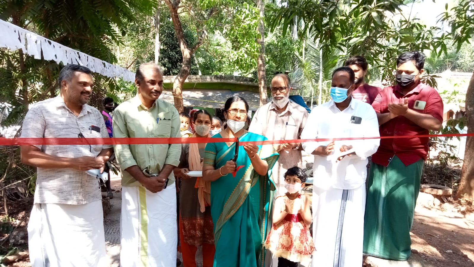 വരകുന്ന് കോളനി ഫുട്ട്പാത്ത് റോഡ് ഉദ്ഘാടനം ചെയർപേഴ്സൺ കെ.പി സുധ നിർവ്വഹിച്ചു