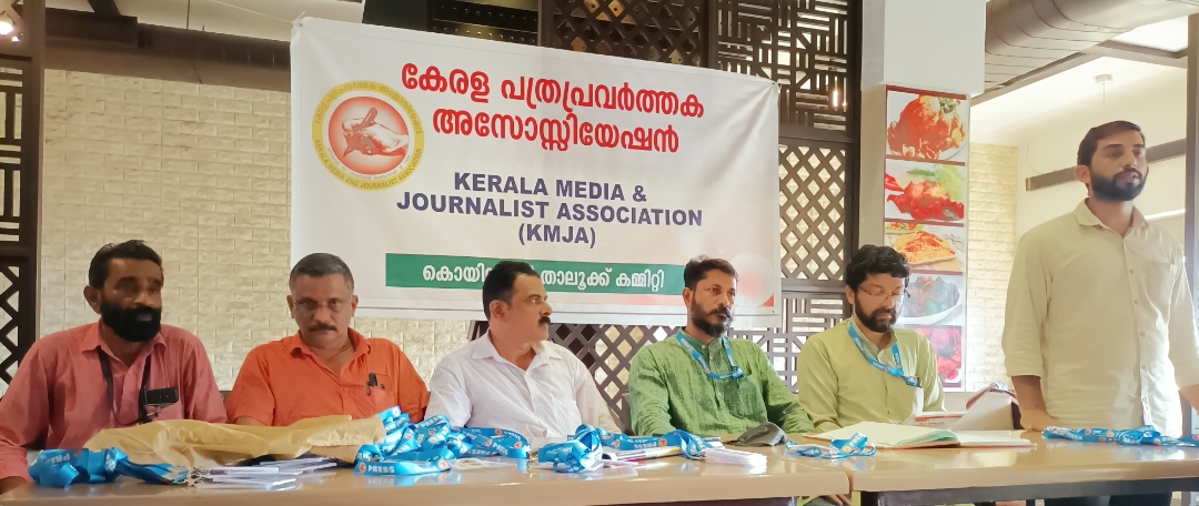 ഐ ഡി കാർഡ് വിതരണം