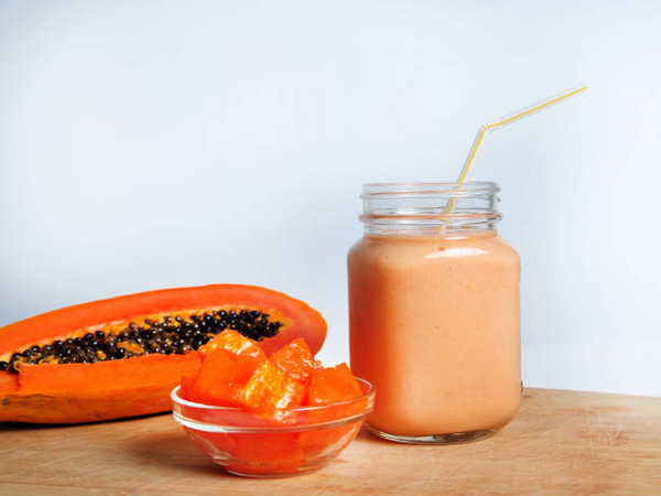 ചുട്ടുപൊള്ളുന്ന ചൂടാണല്ലോ!! തണുപ്പിക്കാന്‍ ഒരു പപ്പായ ഷേക്ക് ആയാലോ?