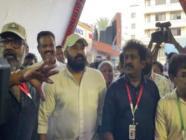 കൊച്ചി രാജ്യാന്തര ചലച്ചിത്രമേളയ്ക്ക് തുടക്കം; മോഹന്‍ലാല്‍ ഉദ്ഘാടനം ചെയ്തു
