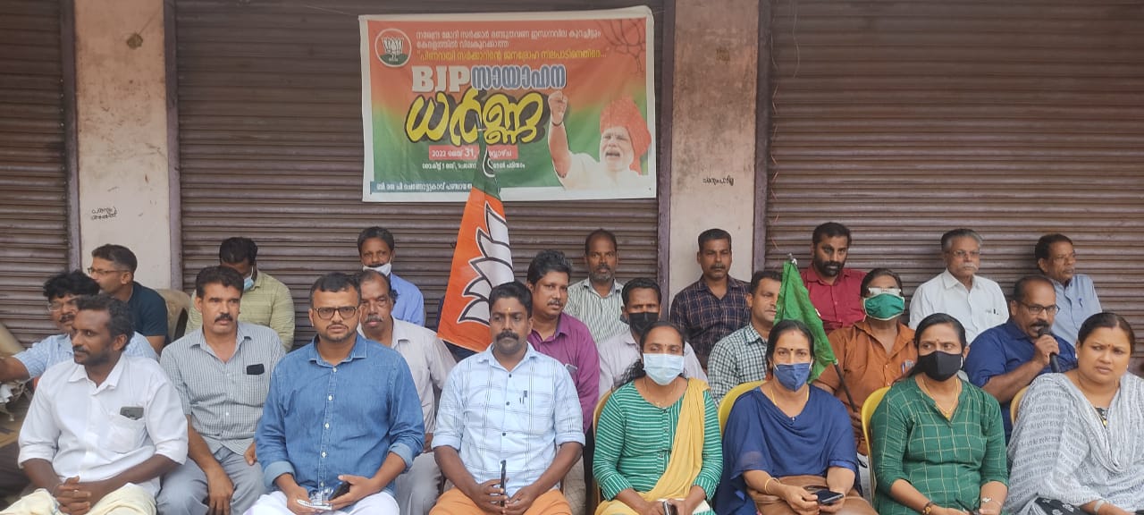 കേന്ദ്ര സർക്കാർ ഇന്ധന നികുതി രണ്ട് തവണ കുറച്ചിട്ടും സംസ്ഥാന സർക്കാർ നികുതി കുറക്കാതെ ജനങ്ങളെ പകൽക്കൊള്ള നടത്തുകയാണ്;എസ്.ആർ ജയ്കിഷ്