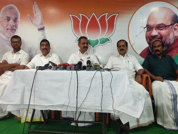 മുഖ്യമന്ത്രി രാജിവെച്ച് അന്വേഷണം നേരിടണം – കെ.സുരേന്ദ്രൻ