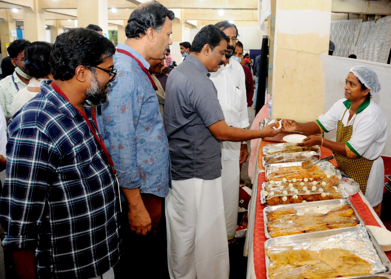 ബഷീർ ഫെസ്റ്റിന് ബേപ്പൂരിൽ ആവേശത്തുടക്കം