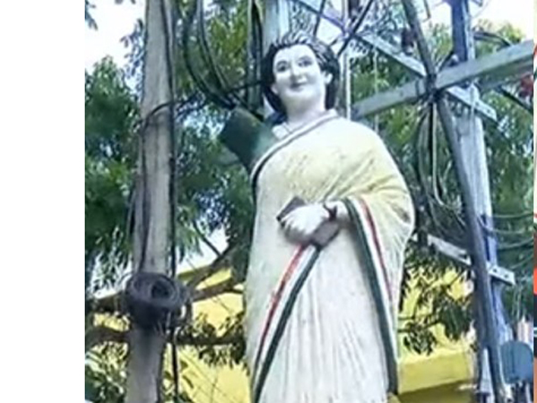 ആലപ്പുഴയിൽ ഇന്ദിരാഗാന്ധി പ്രതിമയുടെ കൈ തകർന്ന നിലയിൽ