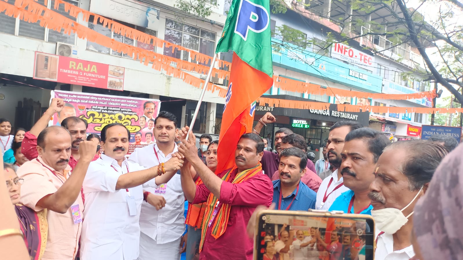 കോര്‍പറേഷന്‍ കെട്ടിടഅഴിമതിയുടെ വിഹിതം സിപിഎമ്മിനും :അഡ്വ.വി.കെ.സജീവന്‍