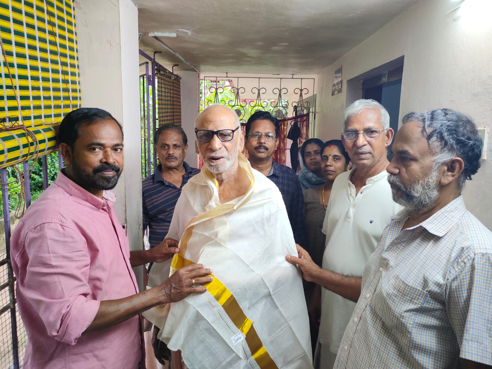 സി.ആർ.നായരെ ആദരിച്ചു
