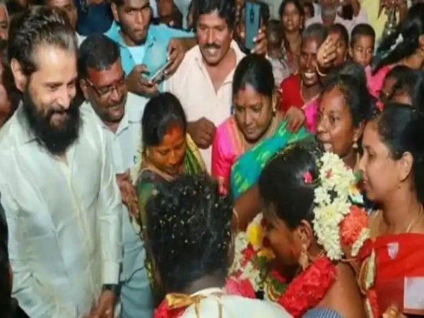 40 വര്‍ഷത്തോളം ഒപ്പം പ്രവര്‍ത്തിച്ച ഒളിമാരന്‍റെ  മകന്റെ വിവാഹത്തിൽ പങ്കെടുത്ത് വിക്രം