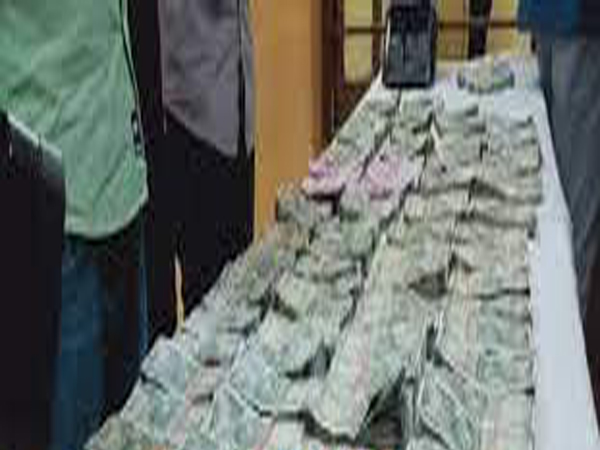 രേഖകള്‍ ഇല്ലാതെ ട്രെയിനില്‍ കടത്തികൊണ്ടു വന്ന 63 ലക്ഷം ആര്‍.പി.എഫ്. പിടികൂടി