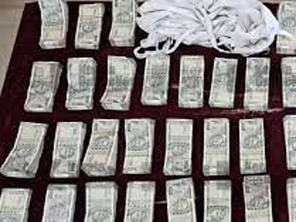 പാലക്കാട്  രേഖകളില്ലാതെ ട്രെയിനില്‍ കടത്തികൊണ്ടുവന്ന 24 ലക്ഷംരൂപ  പിടികൂടി ​​​​​​​