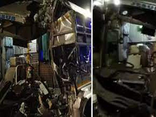 കഞ്ചിക്കോട് കണ്ടെയ്നർ ലോറിക്ക് പിറകിൽ ബസിടിച്ച് അപകടം