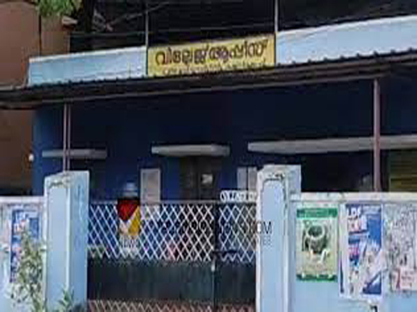 പാലക്കാട് ഓഫീസ് സമയത്ത് സ്വകാര്യവ്യക്തിയുടെ ഭൂമി അളക്കലിനിടെ വില്ലേജ് ഓഫീസർ വിജിലൻസ് പിടിയിൽ